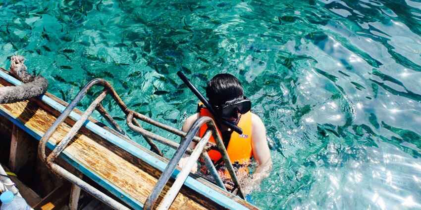 The tourists can enjoy water activities at Similan Islands like snorkelling & diving