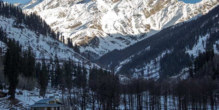 Explore one of the top places to visit in Himachal in August, the snow-covered Manali