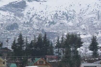 Witnessing these majestic snow covered hills, tops the list of things to do in Manali in December