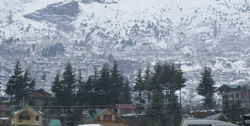 Witnessing these majestic snow covered hills, tops the list of things to do in Manali in December