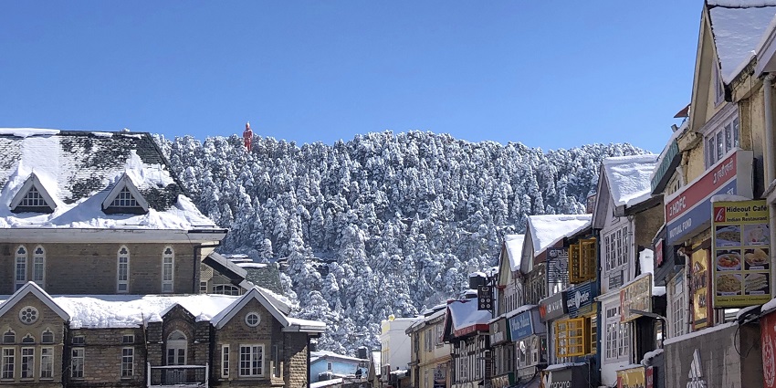 Through its shops and restraunts, Mall road offers the authentic essence of the local life of Shimla