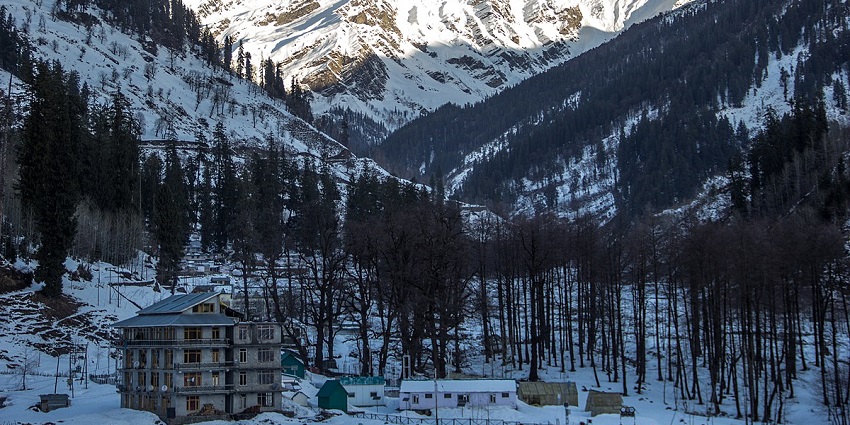 Manali is one of the tourists favourite destinations near this park for a perfect retreat