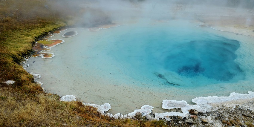 A view of hot springs in Sohna, one of the quaint places to visit near Delhi in December.