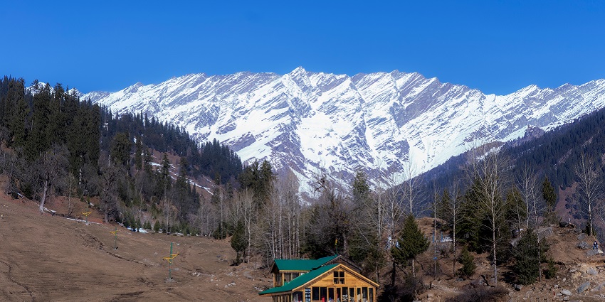 Solan is a beautiful hill station that is dotted with temples, forts and breweries