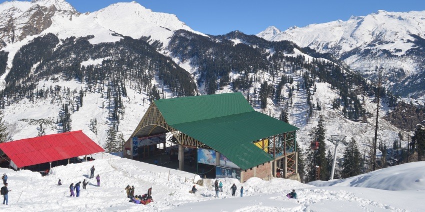 Solang Valley is one of the most picturesque places to visit in Himachal Pradesh in January.