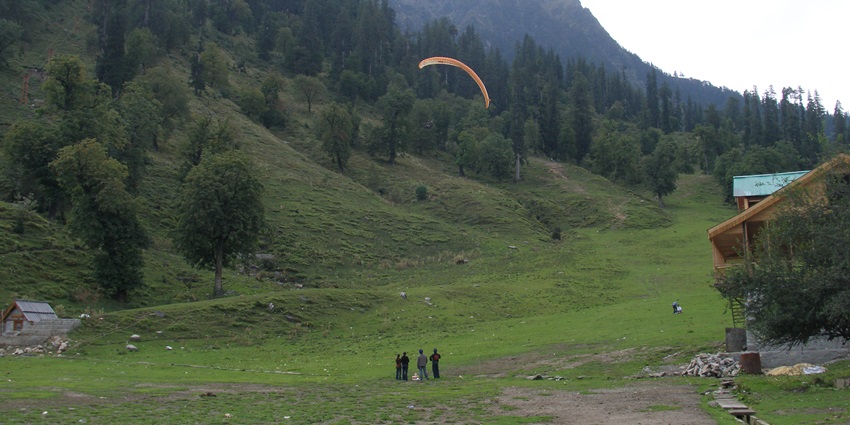 Scenic image of the beautiful Solang valley while the Paragliding instruction amidst the hills