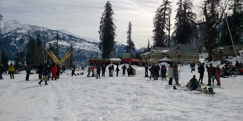Solang Valley appears beautiful under the white snow during the winter season.