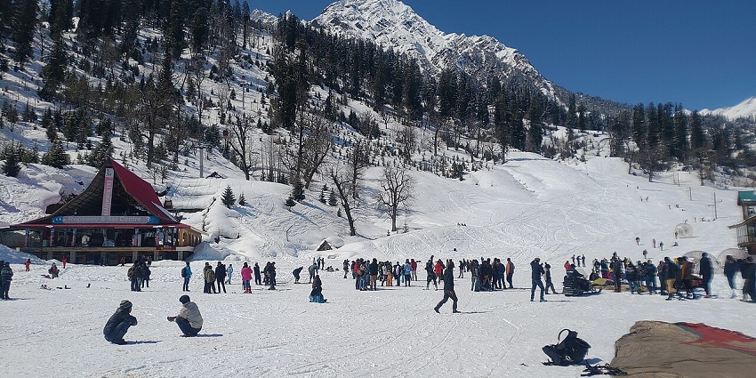 Solang Valley is one of the places to visit when indulging in Rohtang Pass trekking.