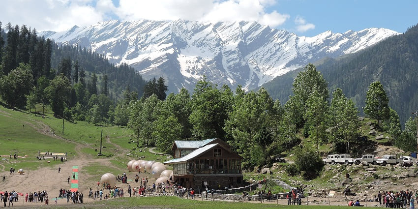 Image of Solang Valley surrounded by lush greenery around and snow covered mountains