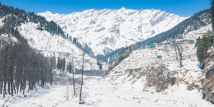 Solang Valley is one of the most breathtaking places to visit in Manali in February.