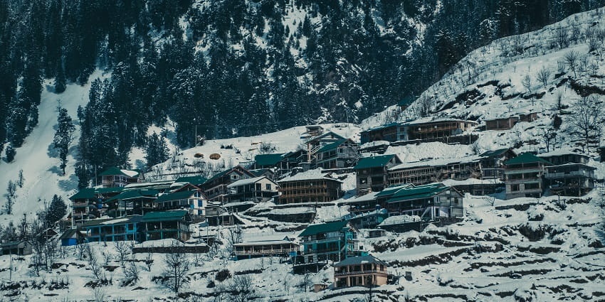 Solang Valley is one of the best places to visit in Manali for couples for a great time.