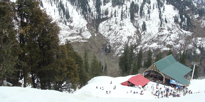 Solang valley, one of the best places for a new year party in Manali, renders the best experience.