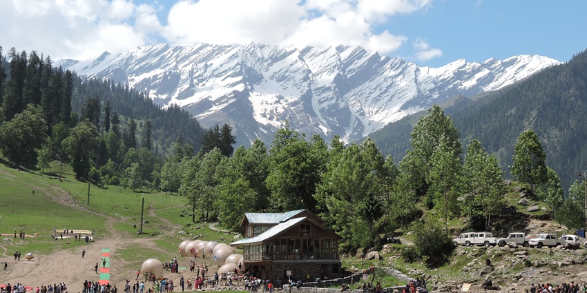 Scenic view of Solang Valley with lush green hills - One of the best offbeat places near Manali.