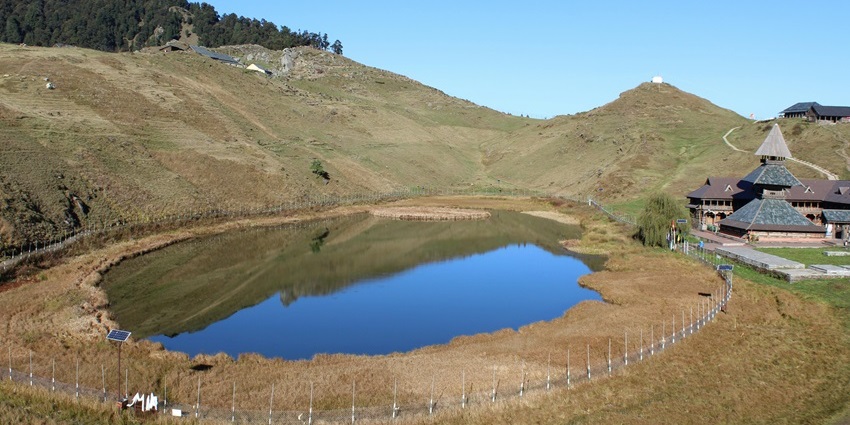 A serene view of the Solasinghi Dhar, one of the top places to visit in Una, Himachal.