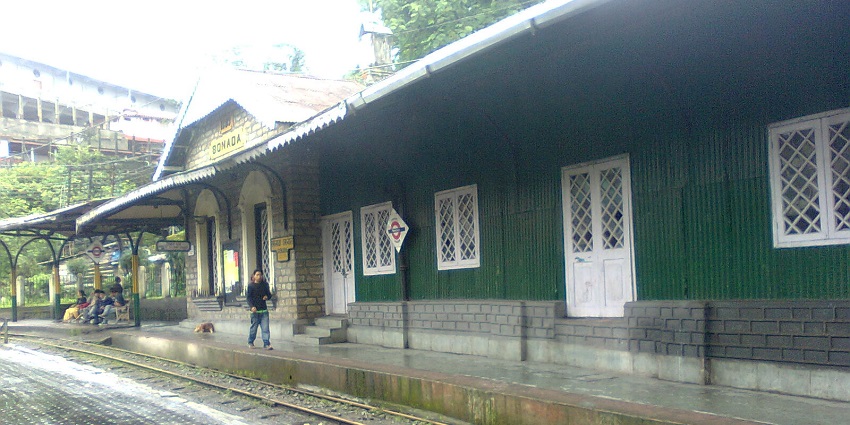 Sonada railway station has direct taxis or autos to reach the monastery for any tourist or locals alike.