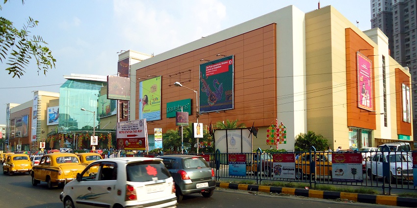 Explore the lavishing showrooms and layouts at the South City Mall, Kolkata, India.