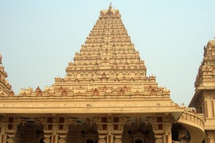 A picture of a temple in south Delhi taken from a distance showing its intricate architecture