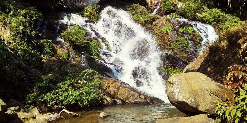 This waterfalls is an enchanting tourist attraction in the town, for tourists to immerse into nature