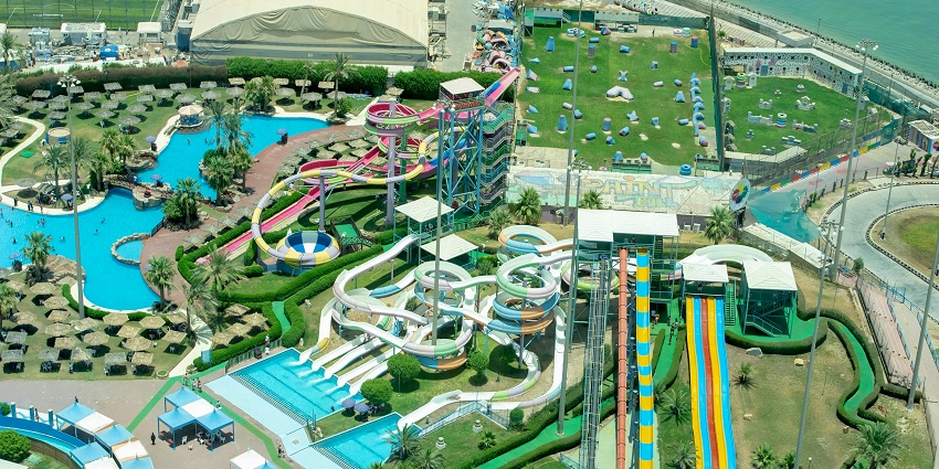 An aerial view of the Splash Jungle Water Park filled with exhilarating rides and more.
