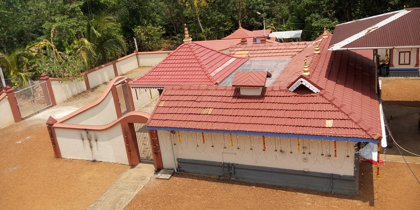 A picture of a historical Hindu temple in Pallakad with multiple complexes