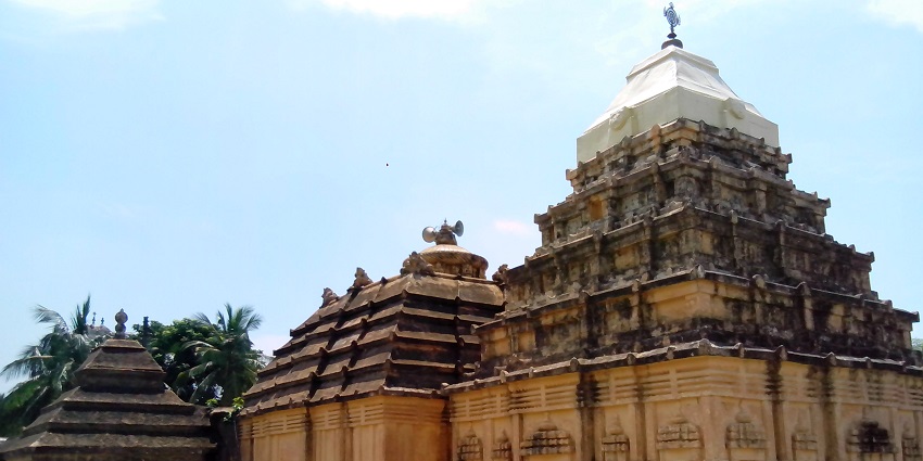 Sri Govindaraja Swamy Temple is a famous temple near Tiruchanoor Temple to visit.