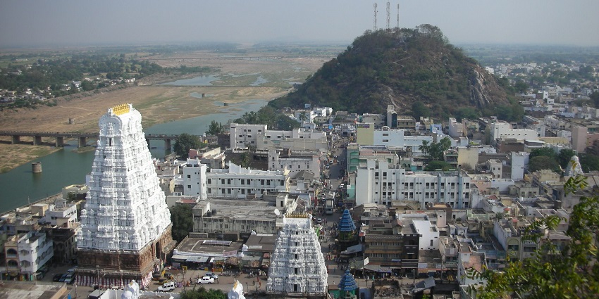 Seek blessings from the serene Sri Kalahasti Temple on your trip to Andhra Pradesh.