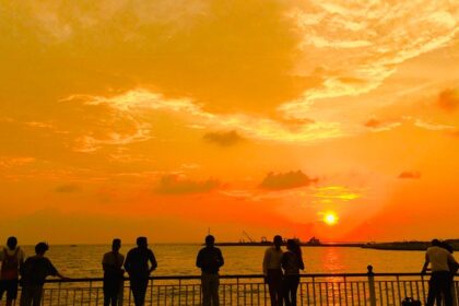 Evening sunset view of Galle Face Green beachside one of the best Colombo beaches.