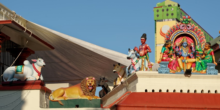 Sri Mariamman Temple is one of the best places to visit in Singapore for couples