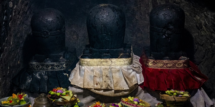 Three Shiva Lingas being worshipped and elegantly nestled in Sri Sahasralingeshwara Swamy.