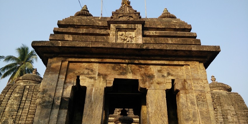 Snapshot of the Srimukhalingam temple nandi mandapam in Andhra Pradesh
