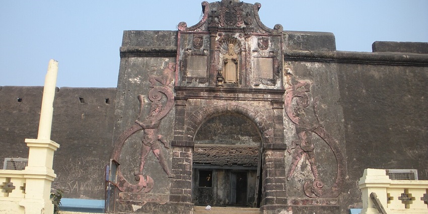 An image of Fort São Jerónimo, a former Portuguese fortress located on the banks of the Damanganga River.