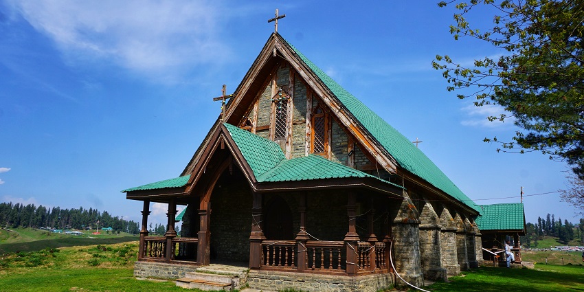 Visit the exquisite St. Mary’s Church in Gulmarg to have a soulful experience.