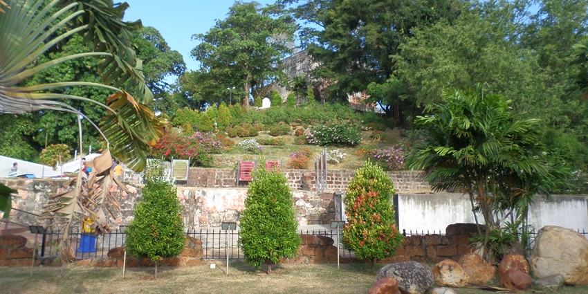 St. Paul’s Hill, a tranquil spot, renders a spectacular view of the city of Melaka.