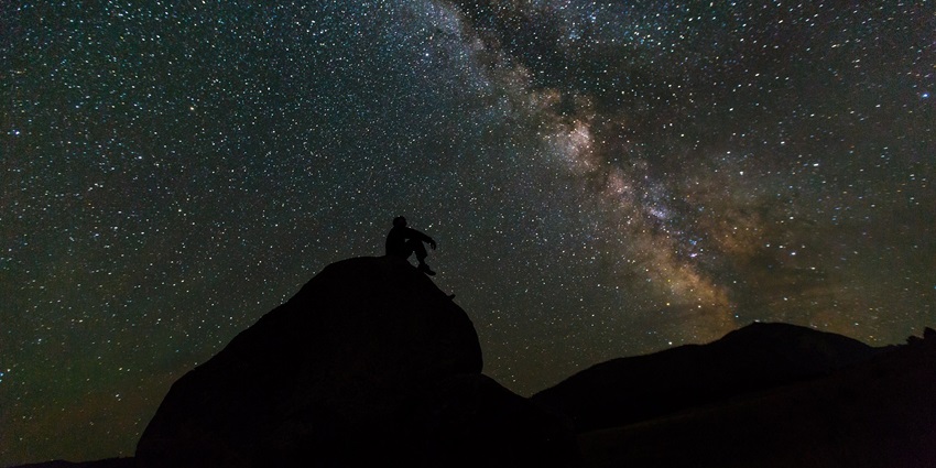 An image of a clear night sky full of stars above Tosh village, ideal for peaceful stargazing.