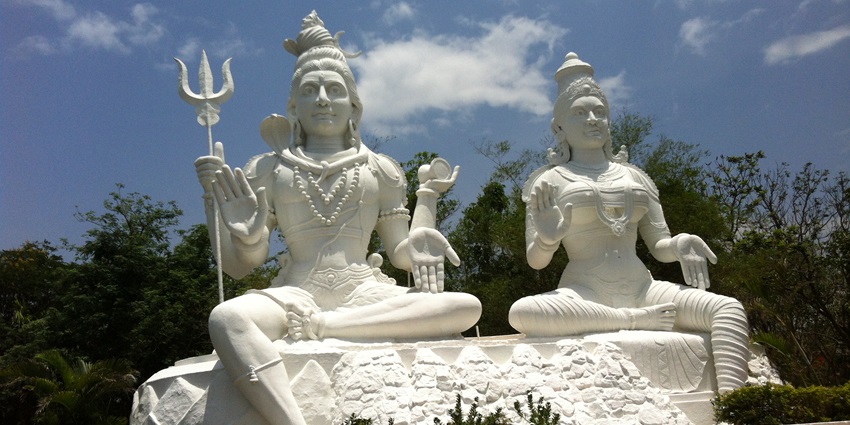 Kailasagiri has beautiful statues of Shiv and Parwati, adding to the serenity of the park.