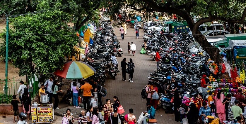 A picture representing a section of the market that witnesses many visitors every day.