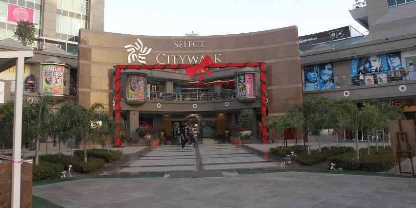 An idyllic Snapshot of the courtyard and the entrance of the Select City Walk Mall