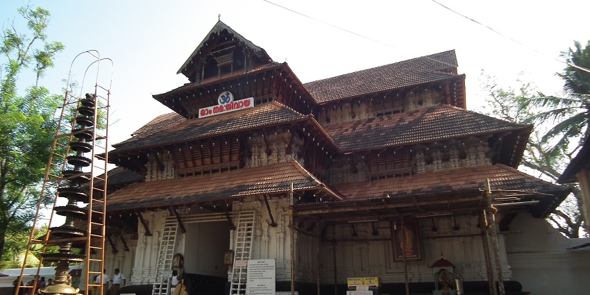 After seeking blessings from the deities, take a stroll around the grounds of the complex.