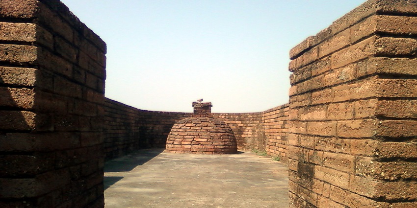 There are various stupas and relics in Bavikonda Ancient Buddhist Monastery to witness.