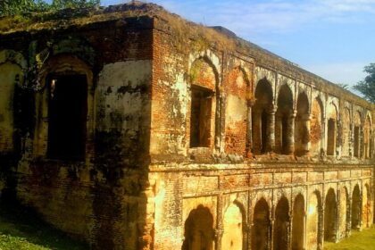 Explore Sujanpur Tira Fort with its astonishing surroundings for a perfect tour.