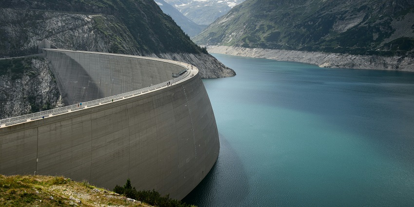 A breathtaking view of Sukhi Dam, one of the best places to visit near Nani Daman Fort.