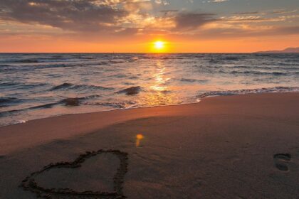 A view of the sun setting in the Western Sea in Daman, one of the scenic sights to witness.