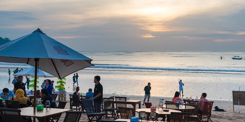 Jimbaran way offers ideal views and romantic environment to celebrate valentine's day in Bali
