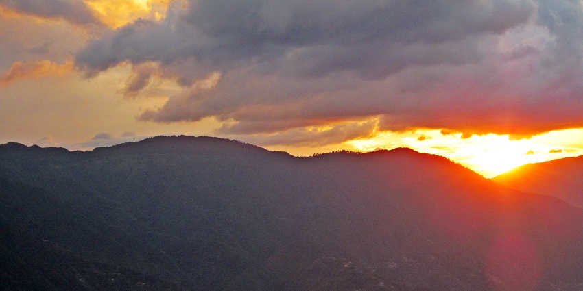 Tinchuley Monsatery is a spiritual retreat nestled amidst the alluring hills of darjeeling