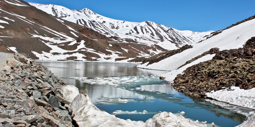 Snapshot from the Baralacha La Pass which is completely covered in the thick snow