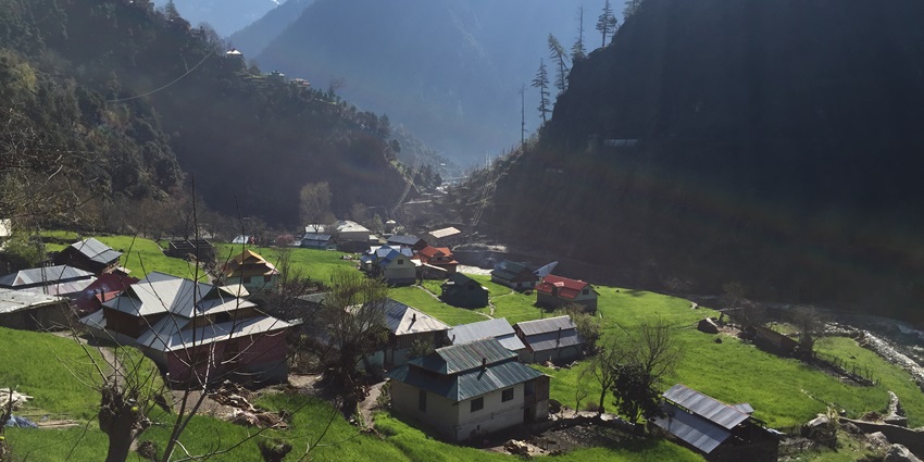 Exploring the villages is one of the best things to do around Lolab valley in winter.