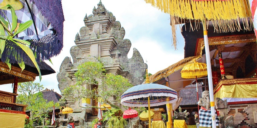 This restaurant hosts one of the best new year parties in Bali with fancy decorations and delicious food.