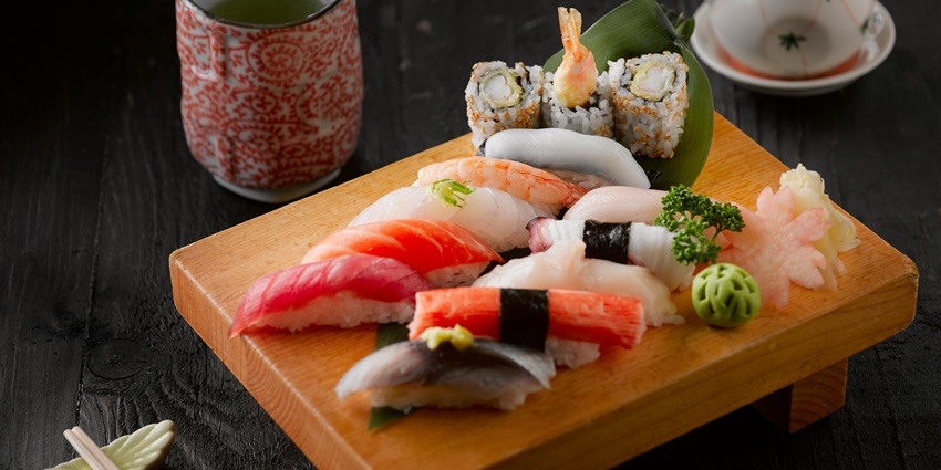 Savour some of the best food in Manali like sushi at the Lazy Dog riverfront cafe