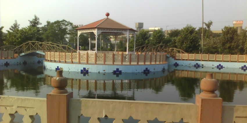 Panoramic view of the Swarn Jayanti Park which is home to different species of flowers