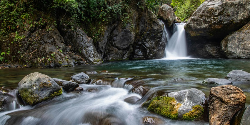 Swimming is one of the best things to do in Kainagiri Waterfalls for all travellers.